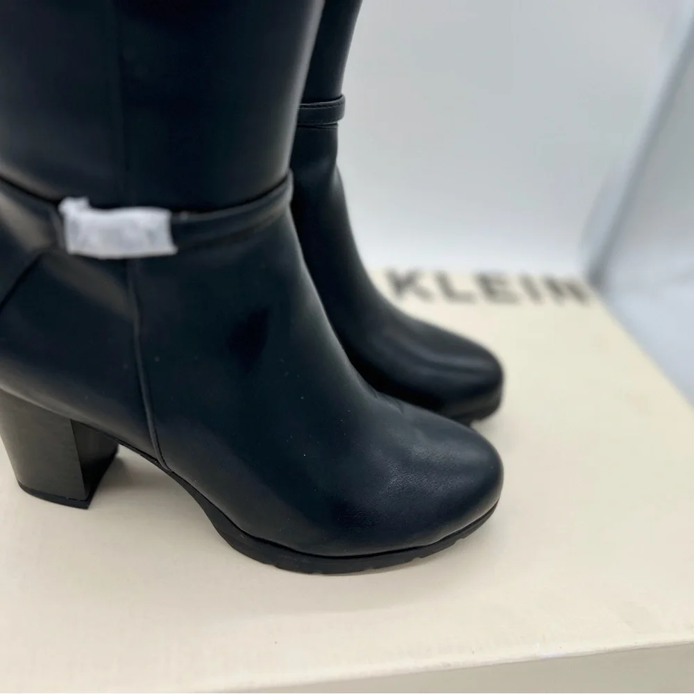 Anne Klein Women's Rya-W Fashion Boot, Black, Sz 5.5 Wide